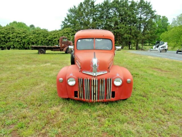 Ford 3/4 Ton Panel 1947 image number 1