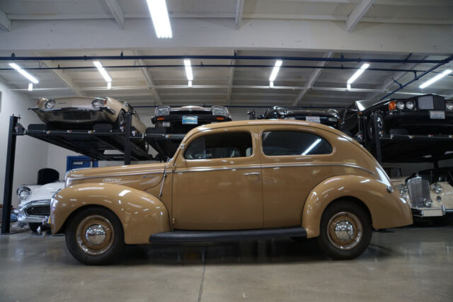 Ford 2 Door Sedan Deluxe 1940 image number 1