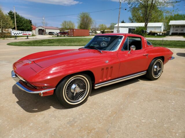 Chevrolet Corvette 1965 image number 25