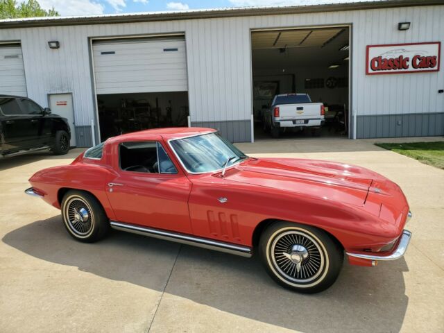 Chevrolet Corvette 1965 image number 30