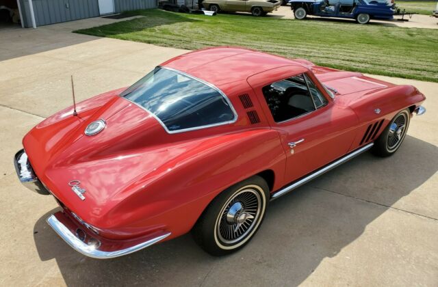 Chevrolet Corvette 1965 image number 32