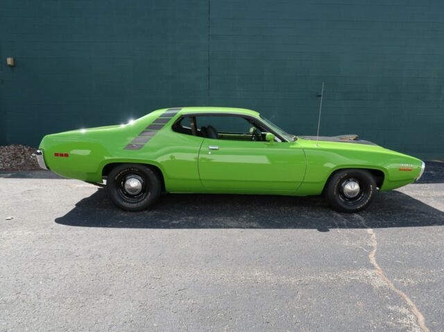 Plymouth Road Runner 1971 image number 2