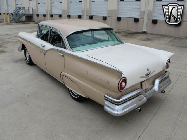 Ford Fairlane 1957 image number 23