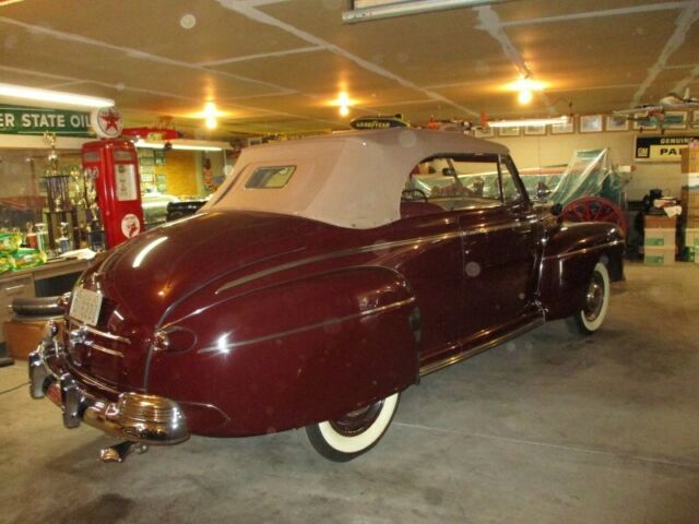 Ford Supper Deluxe Convertible 1946 image number 2