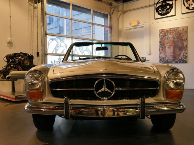 Mercedes-Benz SL-Class 1971 image number 26