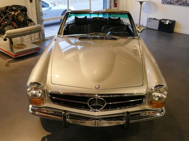 Mercedes-Benz SL-Class 1971 image number 3