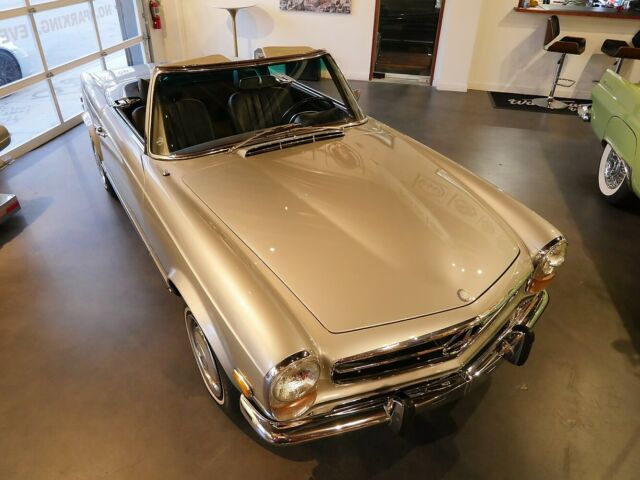 Mercedes-Benz SL-Class 1971 image number 32