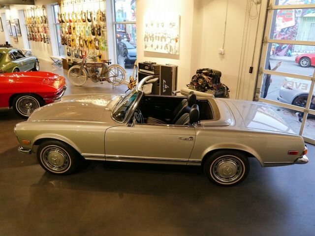 Mercedes-Benz SL-Class 1971 image number 35