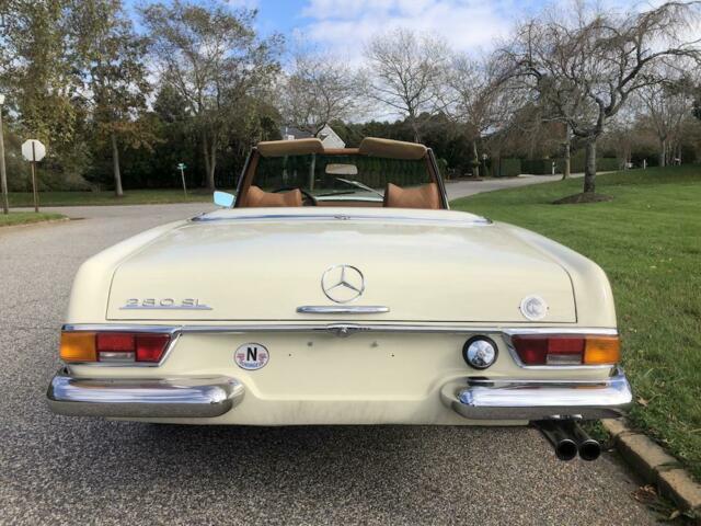 Mercedes-Benz SL-Class 1970 image number 29