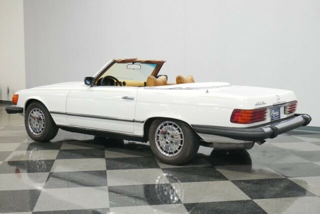 Mercedes-Benz SL-Class 1979 image number 32