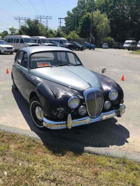 Jaguar daimler v8 sedan 1965 image number 0