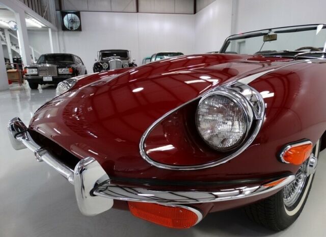 Jaguar E-Type 1970 image number 1