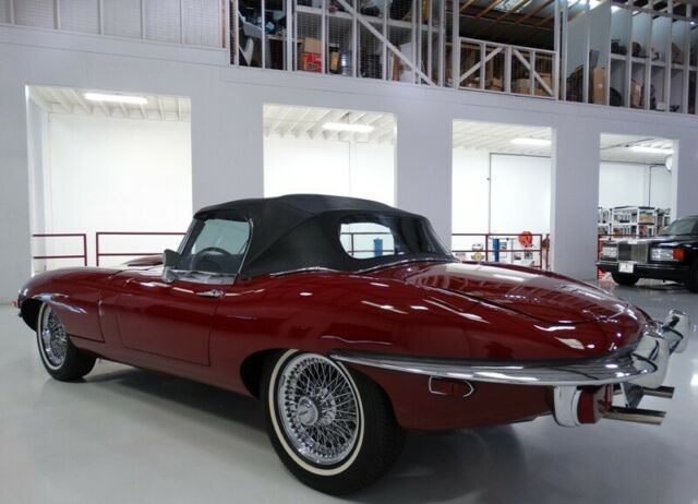 Jaguar E-Type 1970 image number 15