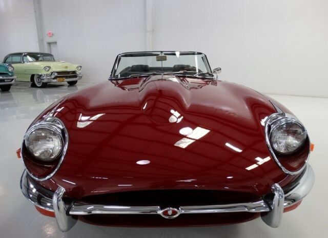 Jaguar E-Type 1970 image number 2