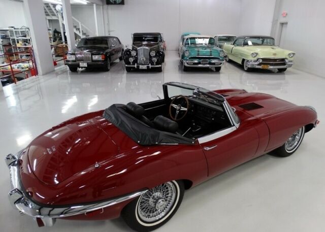 Jaguar E-Type 1970 image number 28