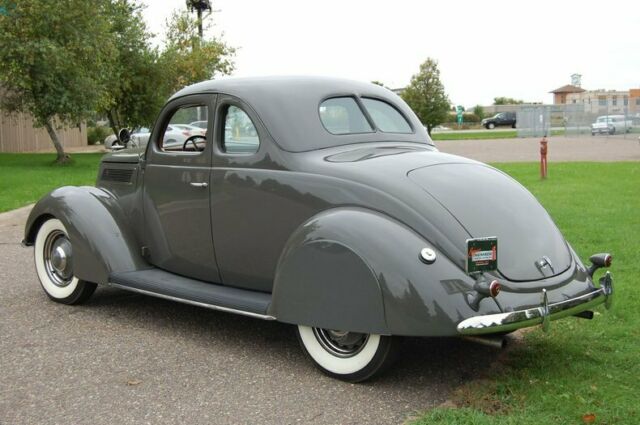 Ford 5-Window 1937 image number 15