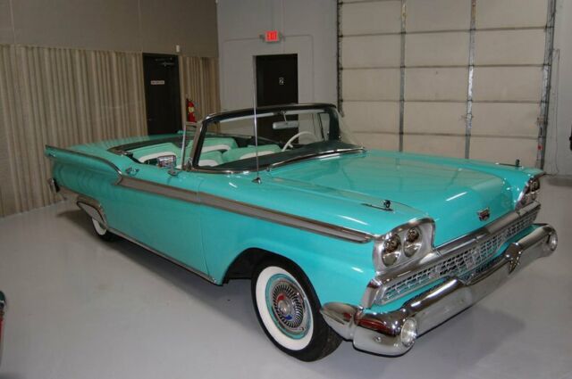 Ford Skyliner Convertible 1959 image number 10