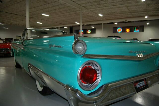 Ford Skyliner Convertible 1959 image number 11