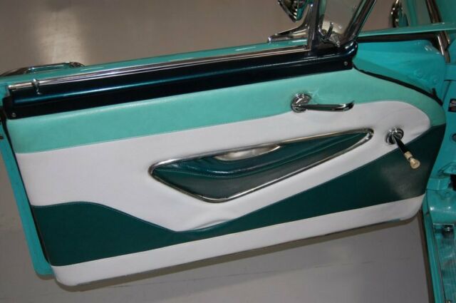 Ford Skyliner Convertible 1959 image number 16