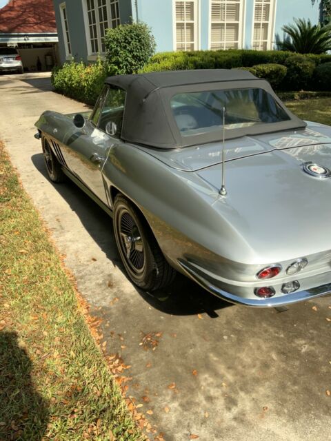 Chevrolet Corvette 1965 image number 25