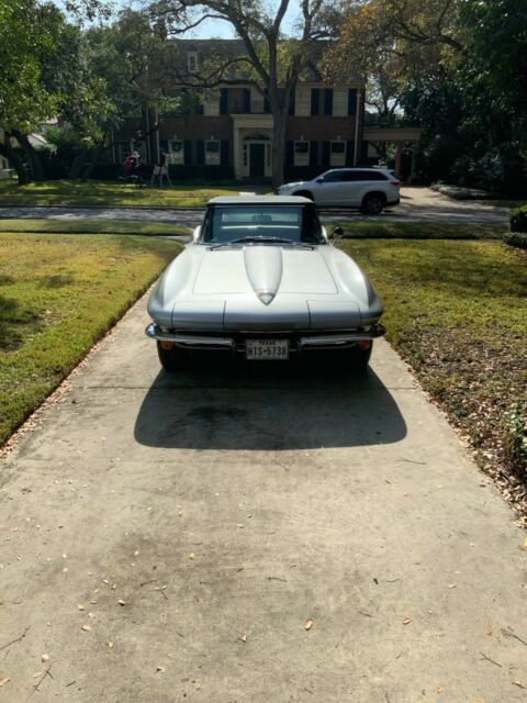 Chevrolet Corvette 1965 image number 4