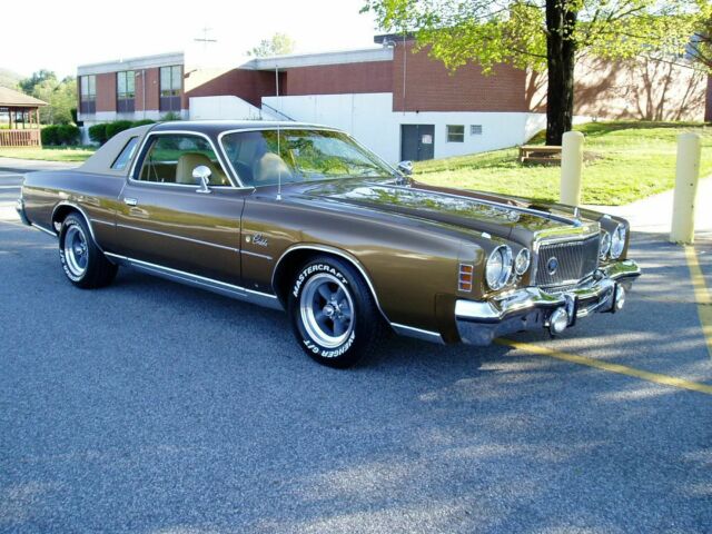 Chrysler Cordoba 1976 image number 1