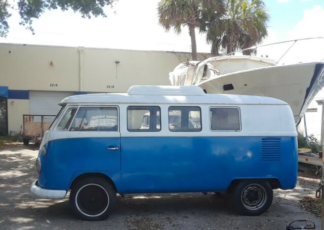 Volkswagen Bus/Vanagon 1965 image number 22