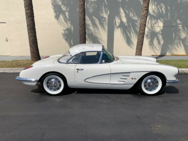 Chevrolet Corvette 1960 image number 1