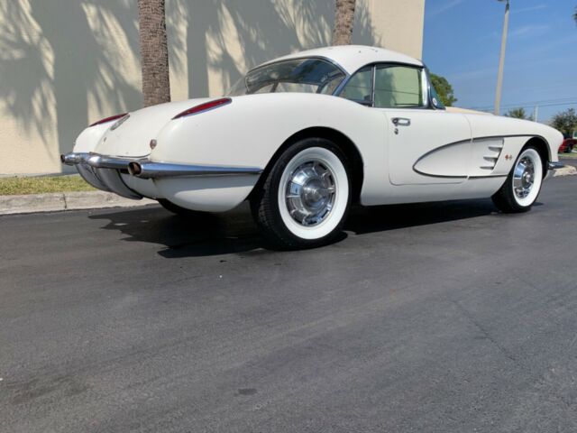 Chevrolet Corvette 1960 image number 2