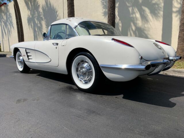 Chevrolet Corvette 1960 image number 28