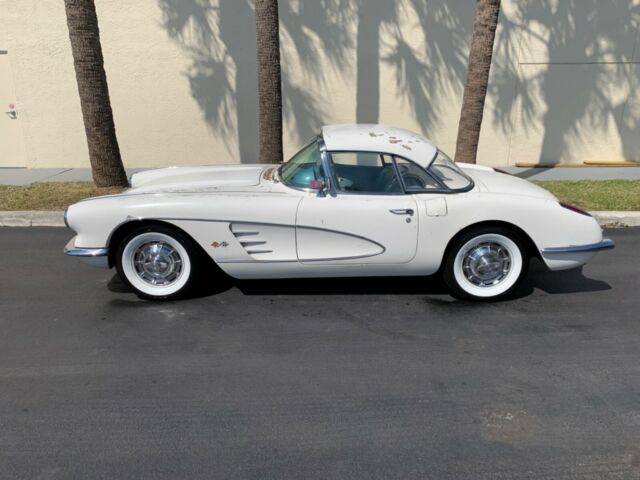 Chevrolet Corvette 1960 image number 29