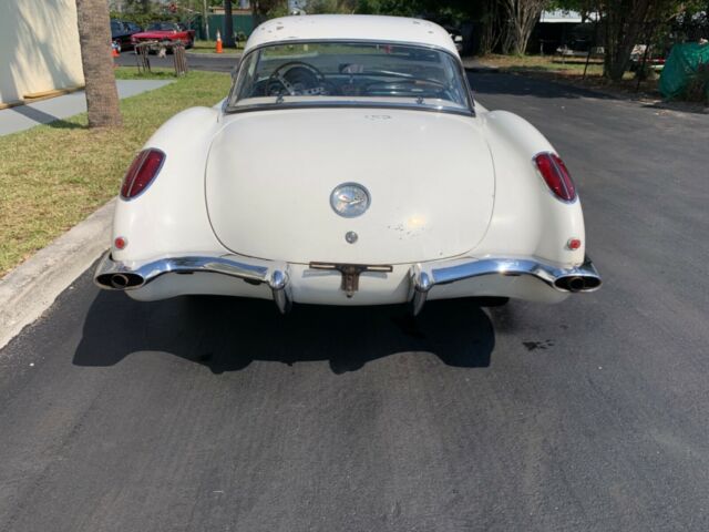 Chevrolet Corvette 1960 image number 3