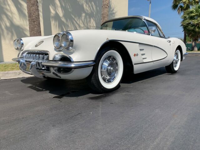 Chevrolet Corvette 1960 image number 30