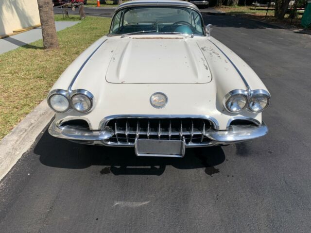 Chevrolet Corvette 1960 image number 31