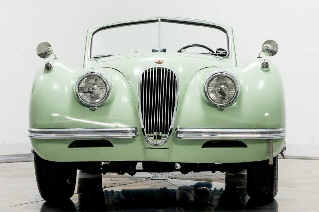 Jaguar XK 120 Drophead Coupe 1954 image number 2