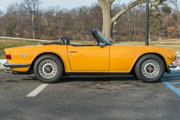 Triumph TR-6 1971 image number 2