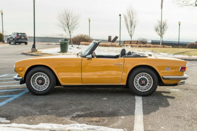 Triumph TR-6 1971 image number 32