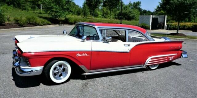 Ford Fairlane 1957 image number 0