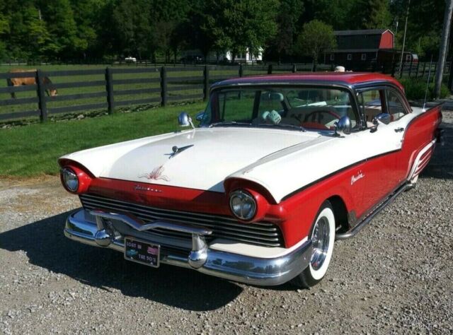 Ford Fairlane 1957 image number 1