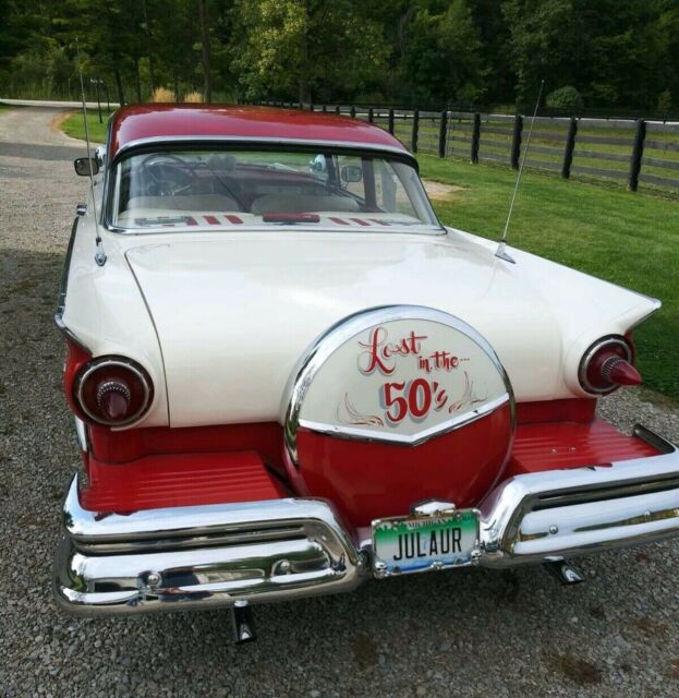 Ford Fairlane 1957 image number 10