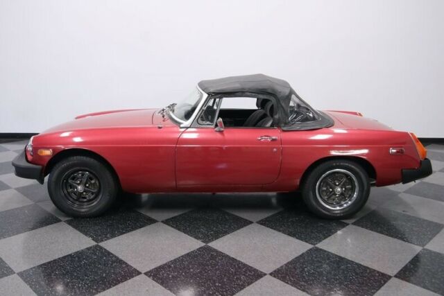 MG MGB 1975 image number 47