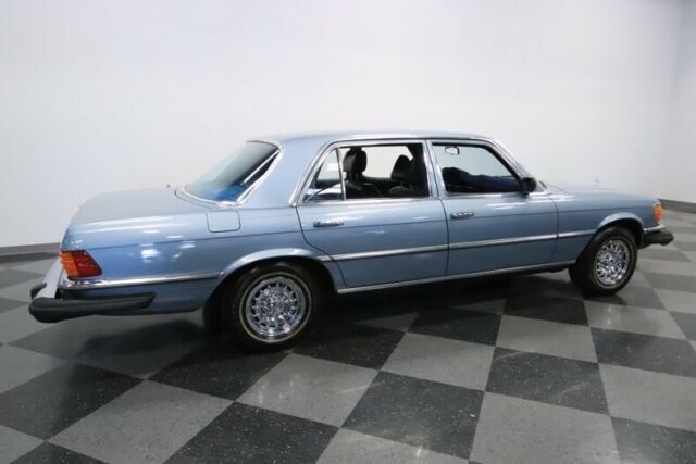 Mercedes-Benz 400-Series 1979 image number 14