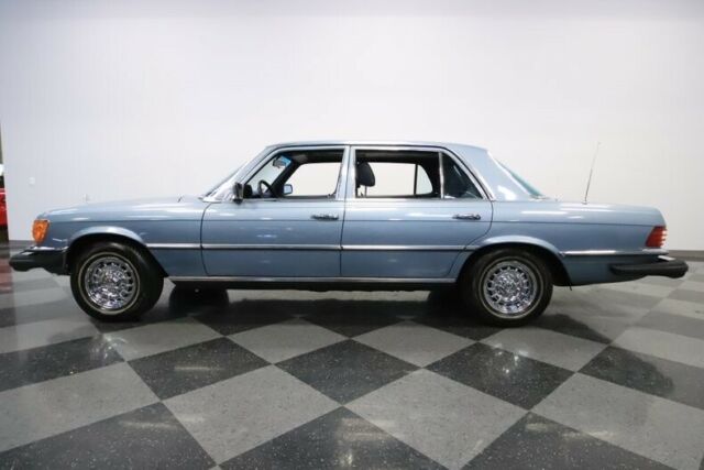 Mercedes-Benz 400-Series 1979 image number 2