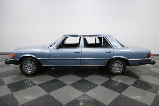 Mercedes-Benz 400-Series 1979 image number 31