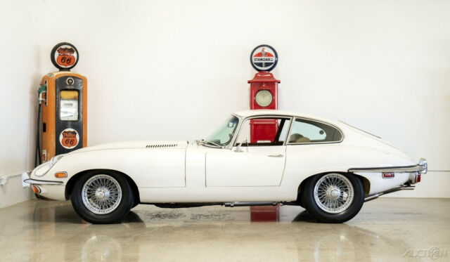 Jaguar E-Type 1970 image number 1