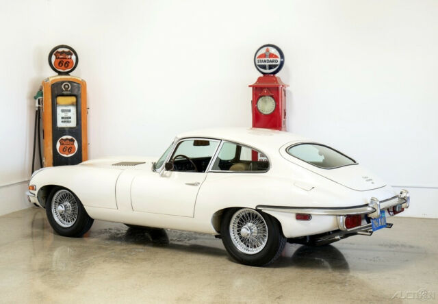 Jaguar E-Type 1970 image number 2