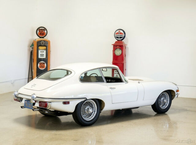 Jaguar E-Type 1970 image number 28