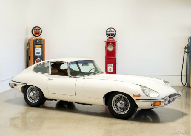 Jaguar E-Type 1970 image number 30