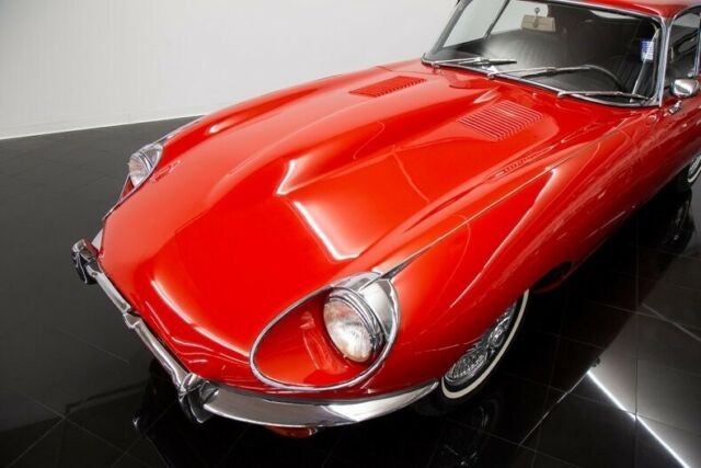 Jaguar E-Type 1970 image number 15