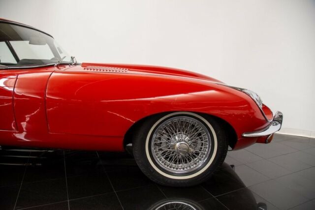 Jaguar E-Type 1970 image number 45